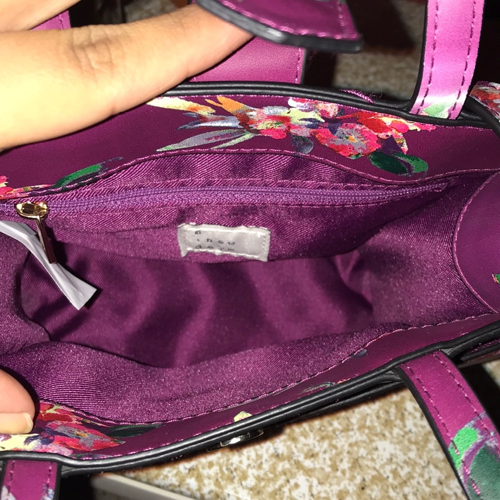 A new day purple floral crossbody purse - Picture 4 of 6